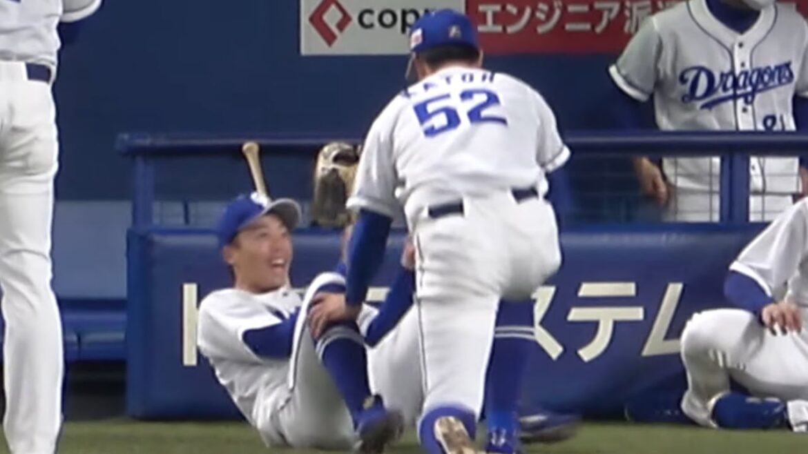 加藤翔平に構ってアピールし続けて構ってもらえた岡林の嬉しそうな笑顔 (2022/06/23)