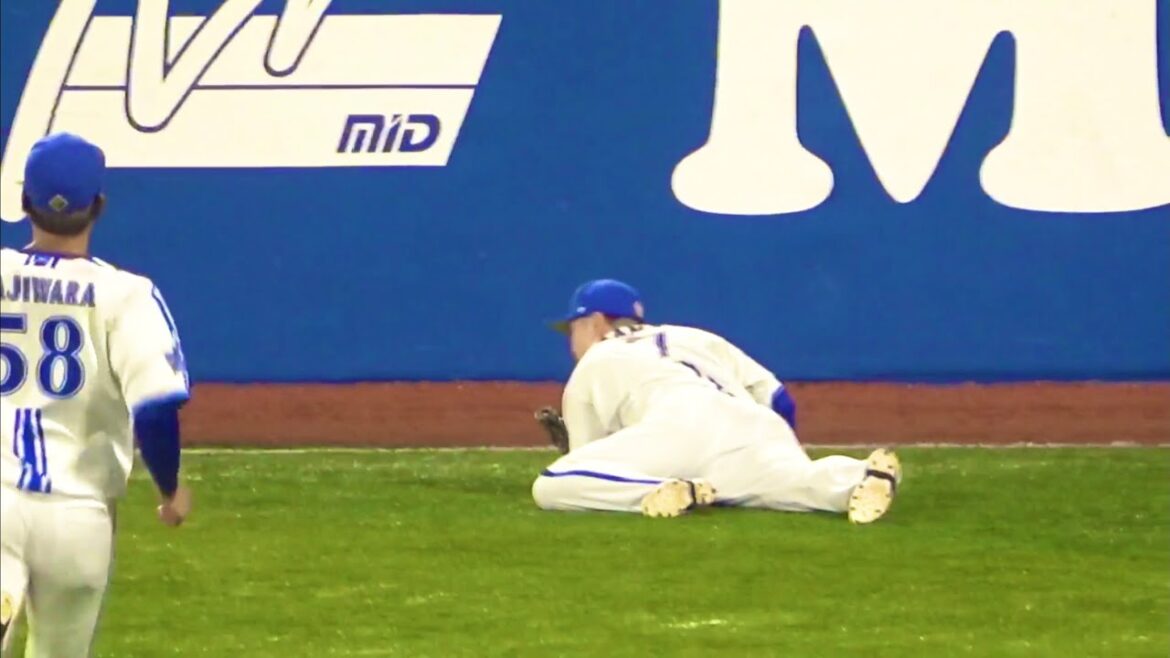 度会くんのミスを佐野恵太がビッグプレーで救う！ 横浜DeNAベイスターズ 2024/3/29