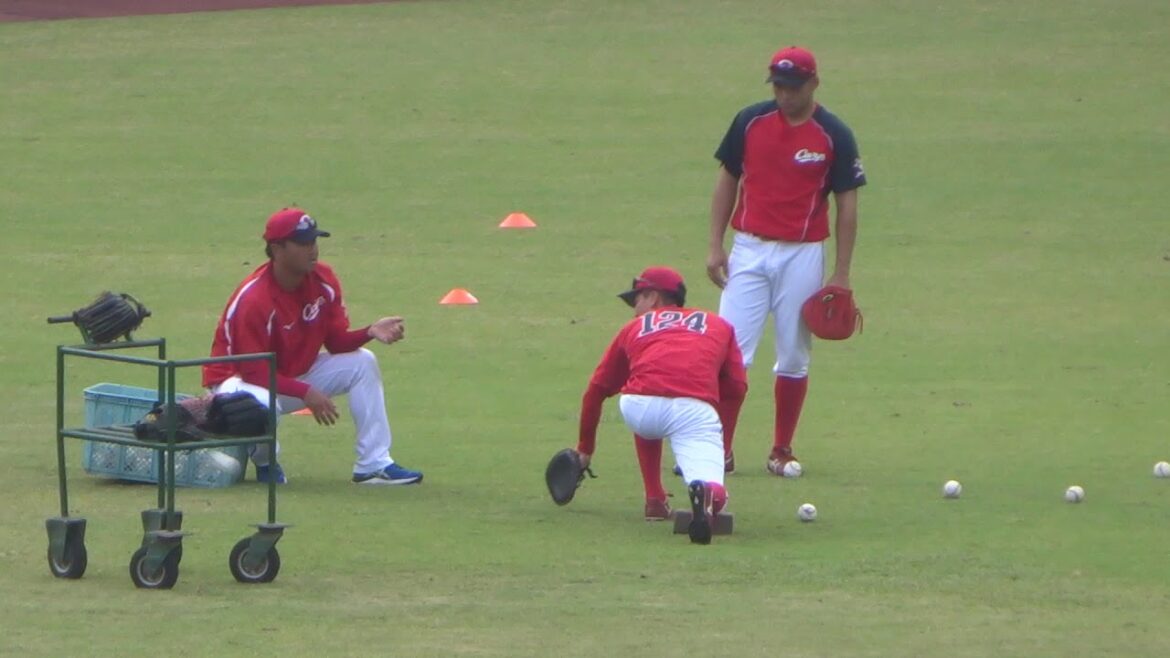 逆シングルキャッチ（バックハンド）の練習をする大盛穂選手　～広島東洋カープ秋季キャンプ2019～