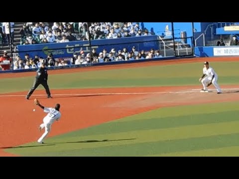 コレが糸原健斗のコト起こし!! ボテボテゴロも相手エラーを誘い追加点!!【珍プレー】 コレが糸原健斗のコト起こし!! ボテボテゴロも相手エラーを誘い追加点!!【珍プレー】