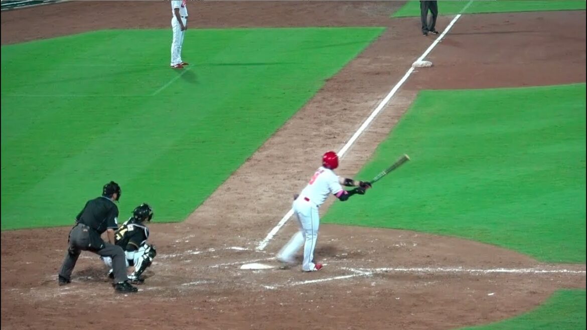 丸佳浩HRランキング単独トップ３４号！あのボールを持って行ってしまう・・・