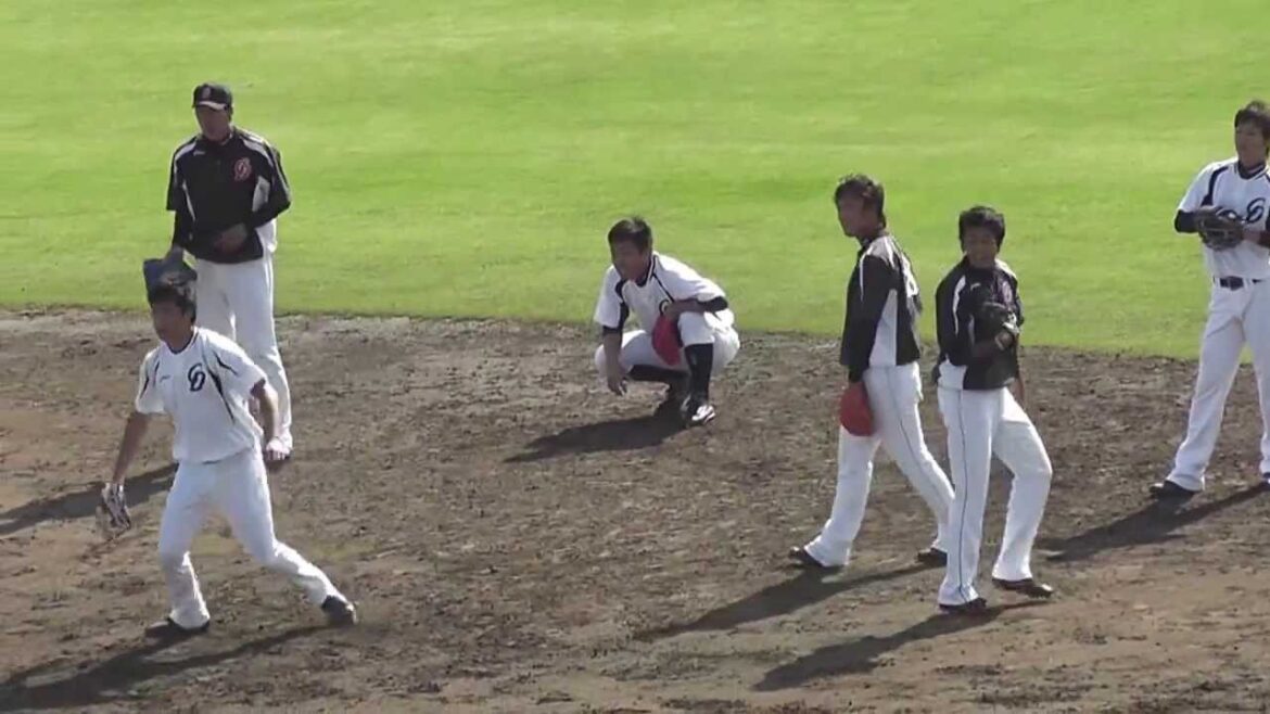 ノックをうけるピッチャーのみなさん　その②　【中日練習動画】　２０１３　１０　２８