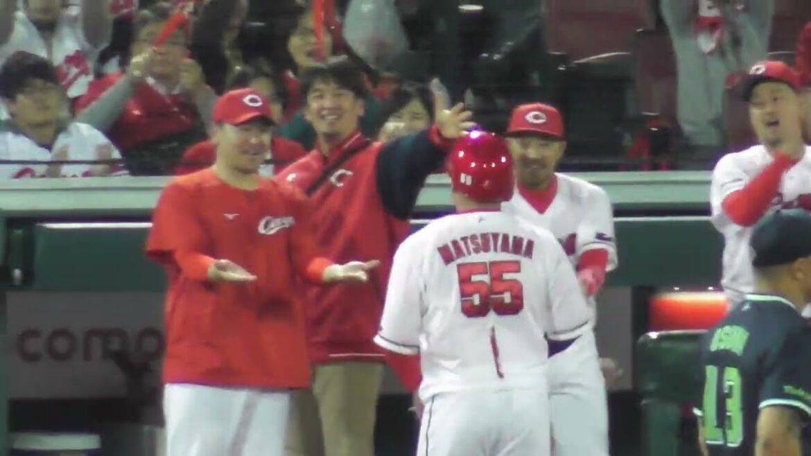 逆転のカープ復活！8回裏、上本同点打に松山竜平が勝ち越しタイムリー、矢野雅哉がダメ押しの一挙4得点ハイライト！2024年4月4日