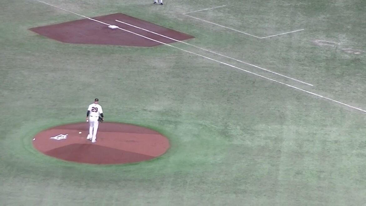 オースティンのセカンドゴロ 吉川尚輝のスローイング（ 読売ジャイアンツ対 横浜DeNAベイスターズ2024年4月6日）