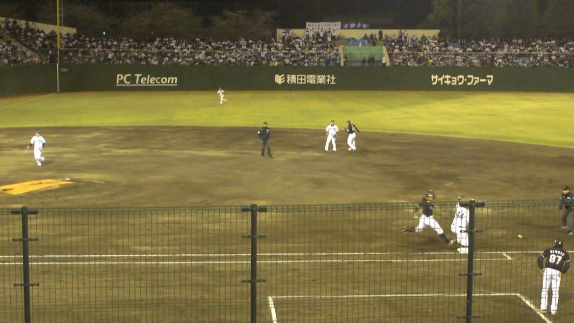 西武 源田壮亮 悪送球でエラー　西武 vs ロッテ　2024年4月9日(火)