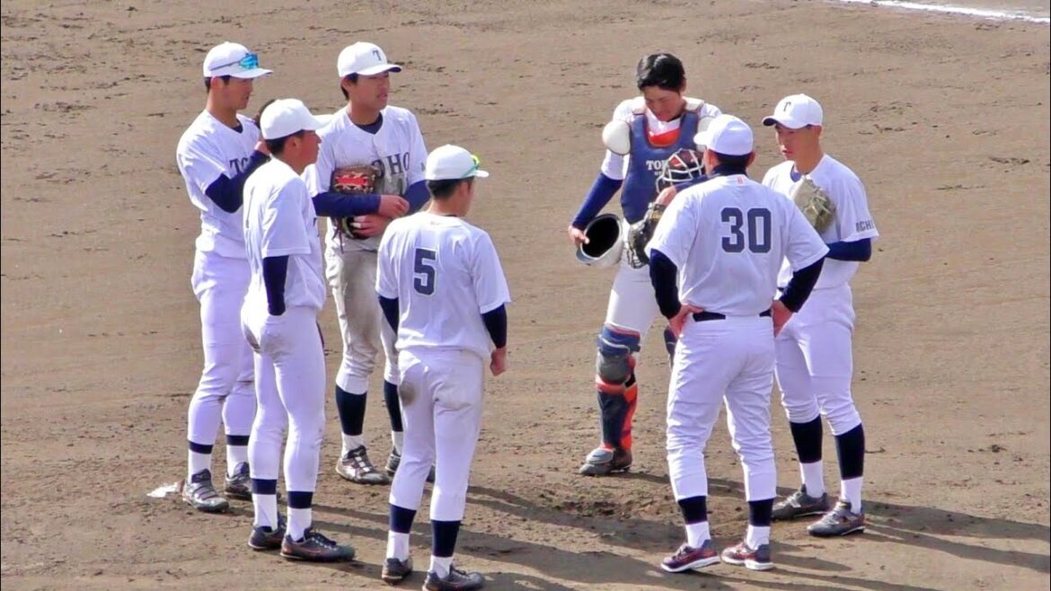 点を取られマウンドへ集まる愛知東邦大ナイン【2024/3/9 第23回東海社会人・愛知大学野球対抗戦】