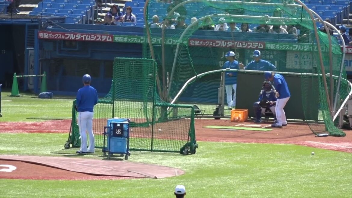 ★片岡ヘッドが見守る山本泰寛のフリーバッティング