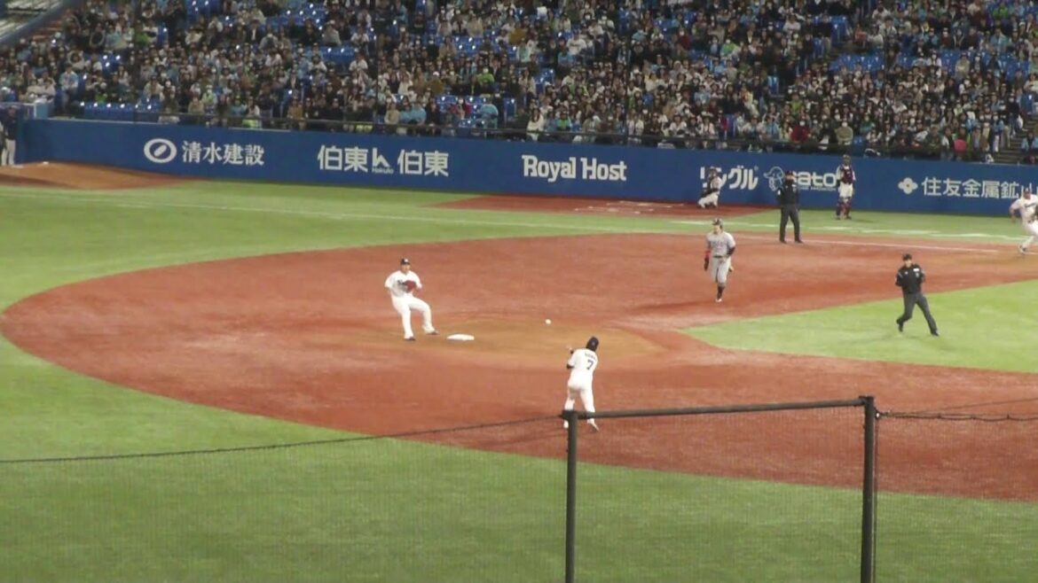 ヤクルト 長岡秀樹のキャッチ後、643のダブルプレー　ヤクルト vs 巨人　2024年4月11日(木)