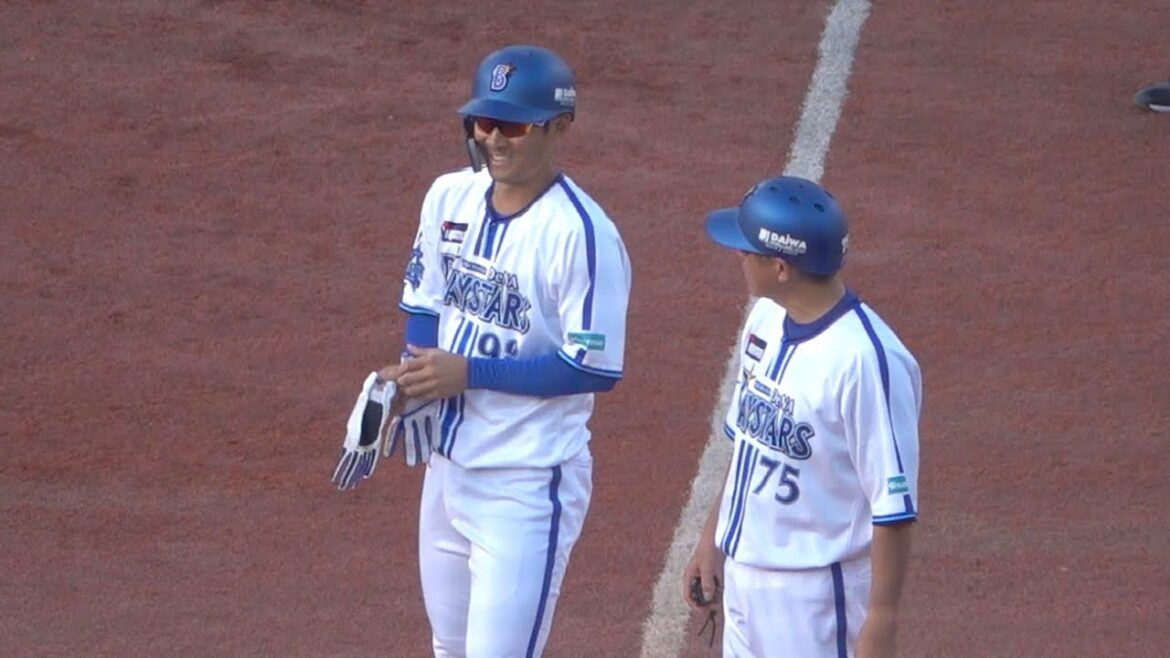 今季初ヒット京田！石井琢朗コーチに何か言われ苦笑いの表情(笑)2024/04/14 #京田陽太 横浜DeNAベイスターズ