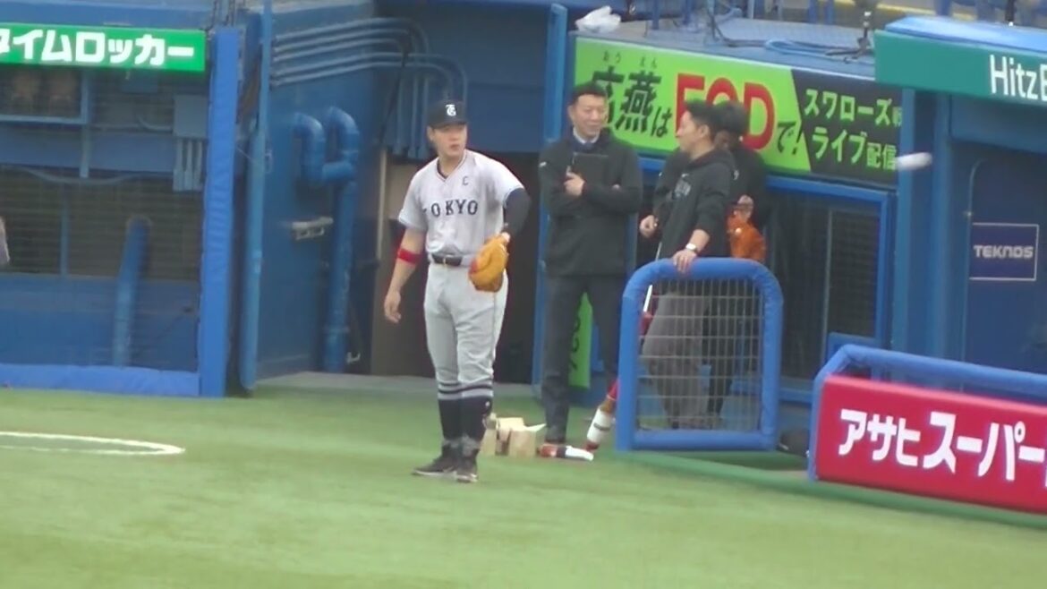 岡本和真のキャッチボール姿（ヤクルトスワローズ対 読売ジャイアンツ2024年4月11日）