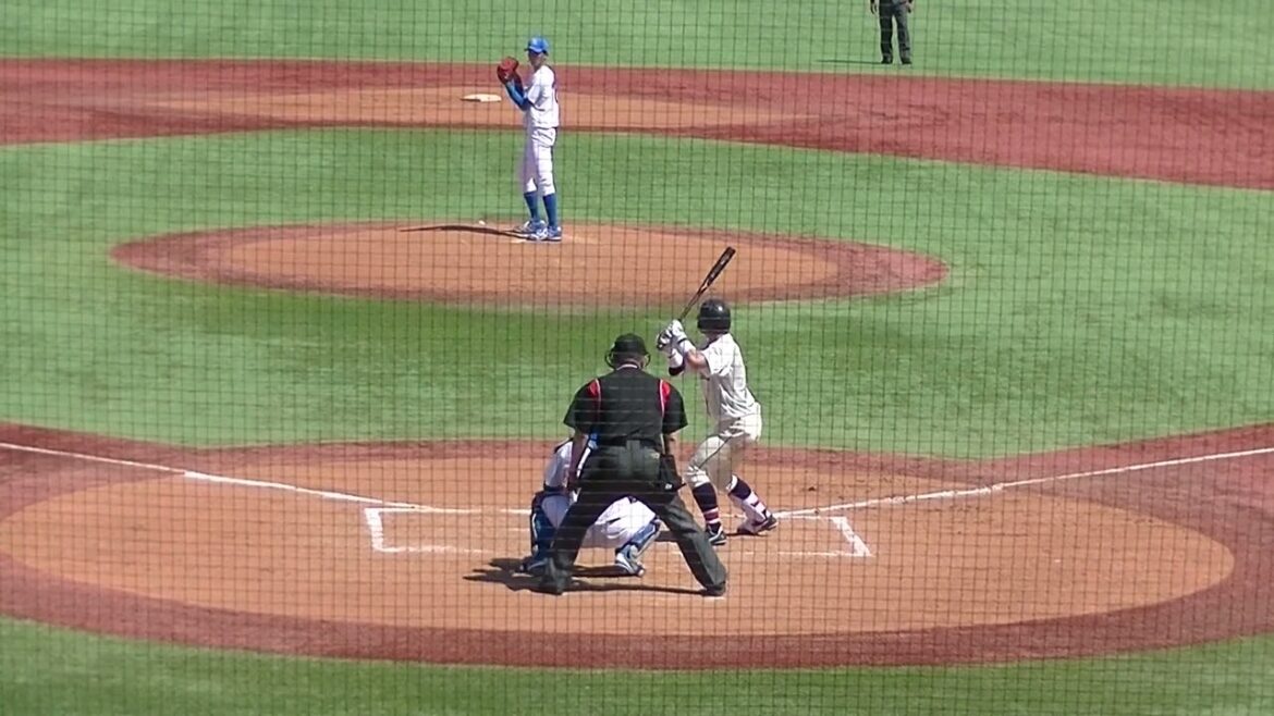 國學院大 神里陸（4年・東海大相模）を三振にとる青学の鈴木泰成（2年・東海大菅生）【 東都大学野球 青山学院大対 國學院大2024年4月10日】