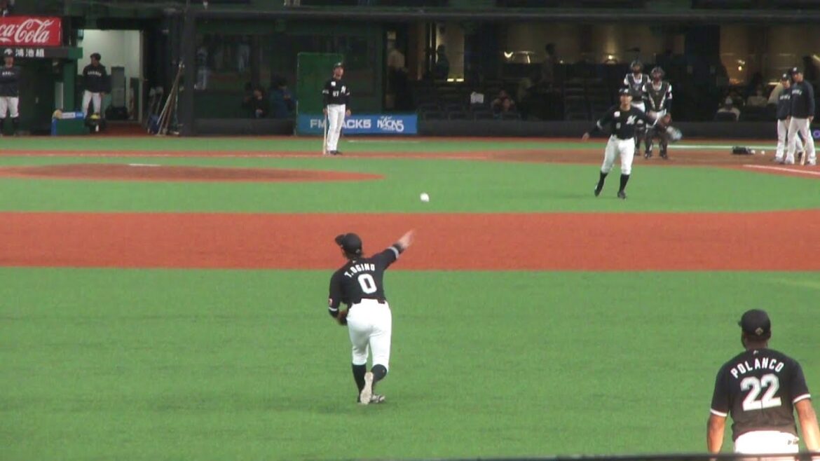 千葉ロッテマリーンズ 外野レフトの守備練習の様子　荻野貴司0とポランコ22のバックホーム　西武 vs ロッテ　2024年4月10日(水)　ベルーナドーム