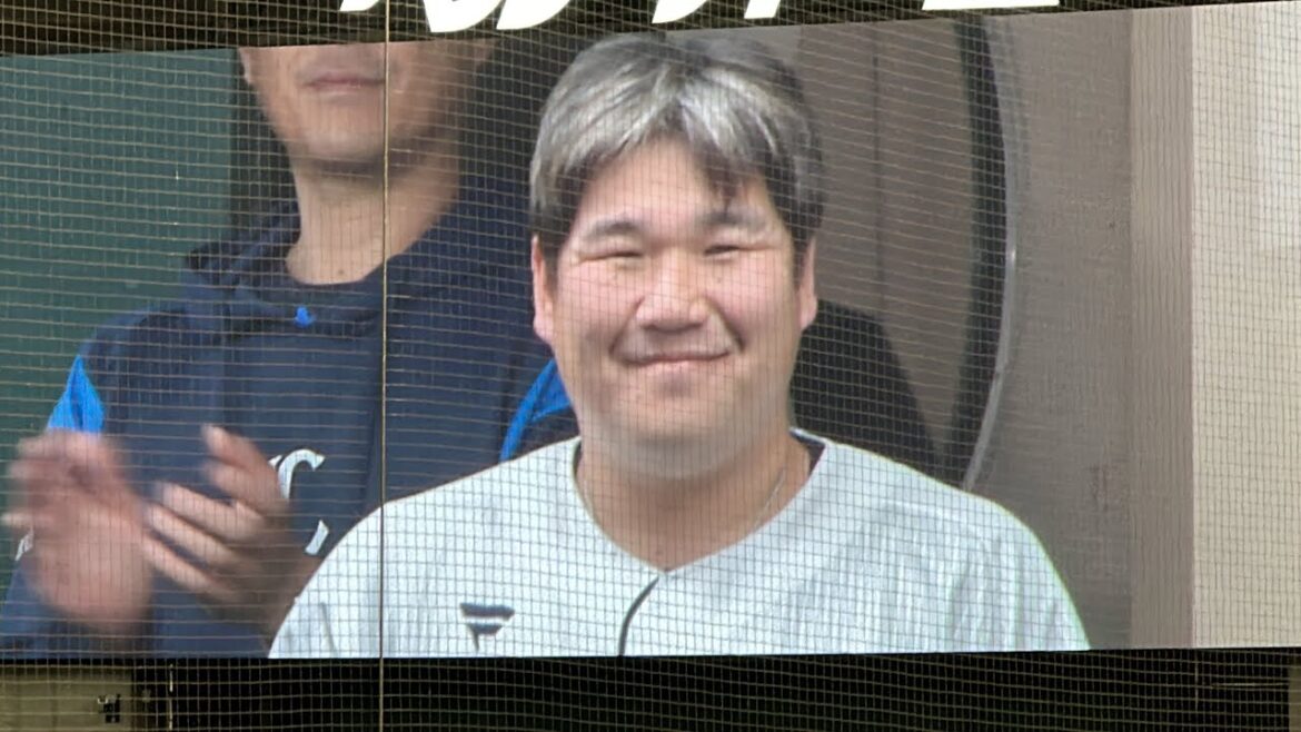 殺伐とした雰囲気の中、お辞儀→真顔→ニコッのおかわり君と、お馴染み近藤建設の社長さんの特別エフェクト付き始球式！ 試合開始ライオンズスタメン選手登場【西武vsソフトバンク】2024/4/12