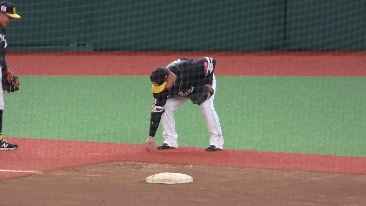 【崩れ落ちる牧原】山川穂高、グランドに落ちたガムを食べる