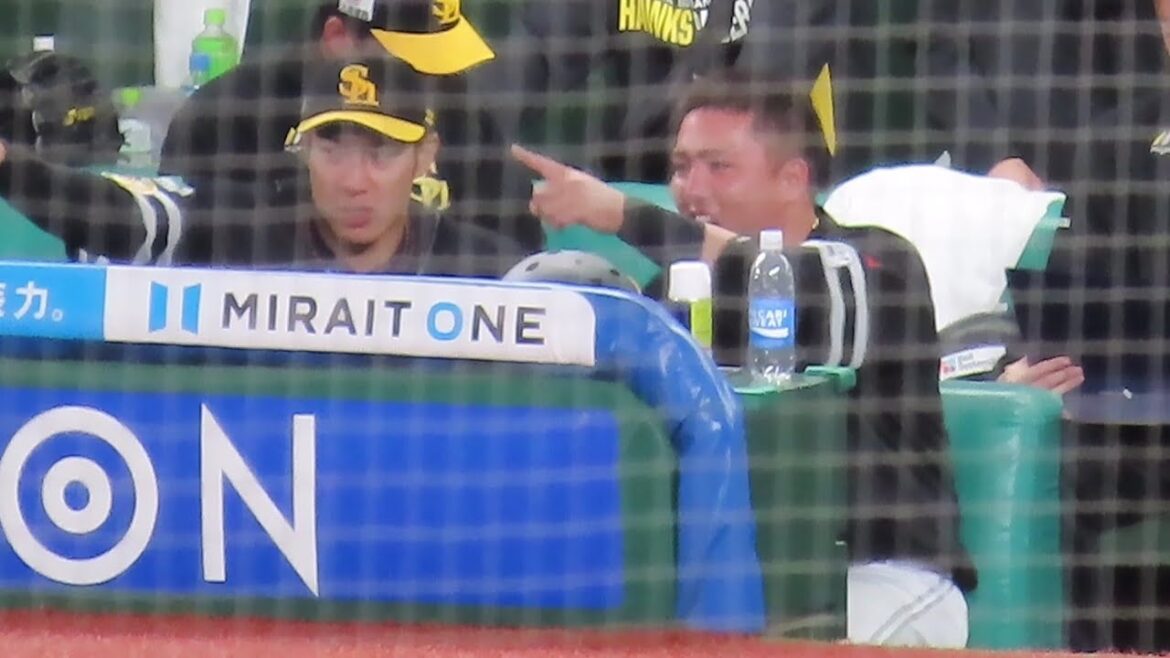 柳田悠岐と山川穂高、ブーイングし続けたレフトスタンドを指差し話し込む