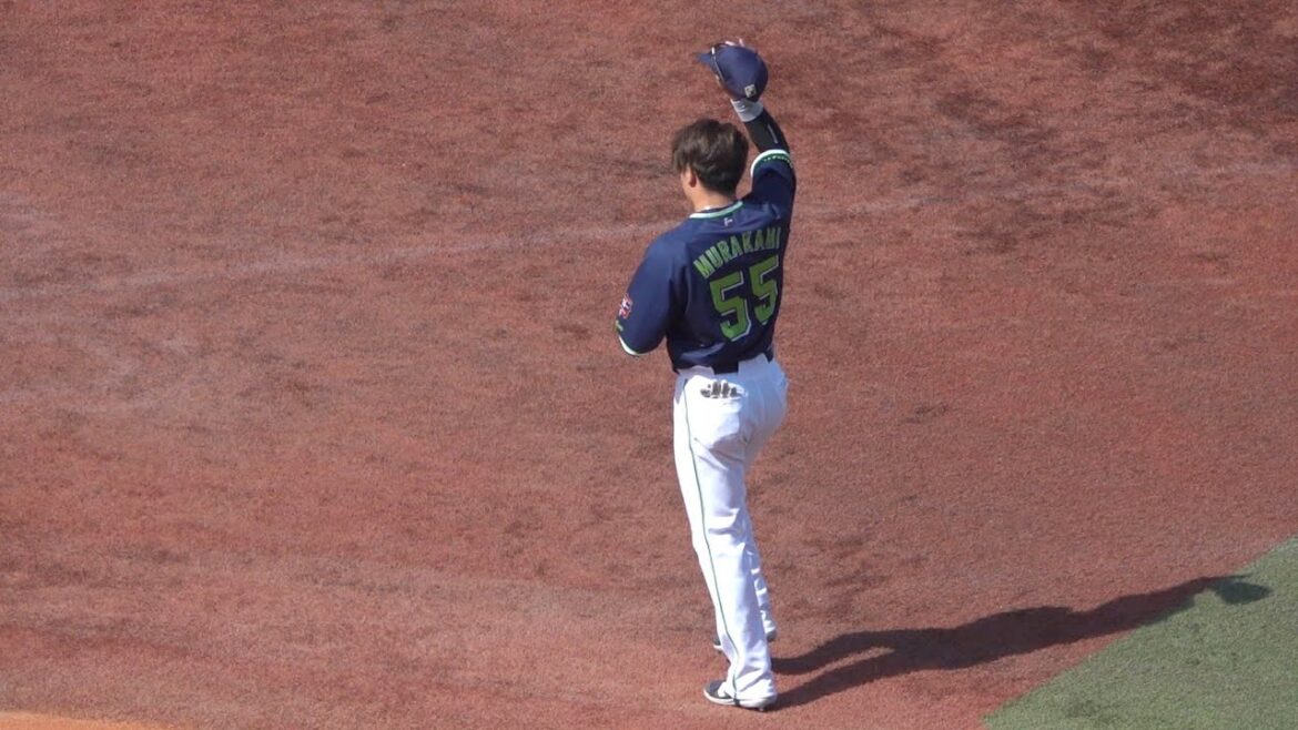 ホームラン後の村上宗隆がレフトスタンドの声援へ応える！第1号飛び出した！東京ヤクルトスワローズ 2024/04/14