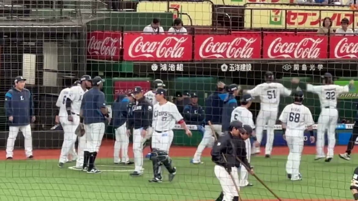 炭谷銀仁朗プロデュース弁当紹介の中、ウォーミングアップ開始 山村崇嘉選手が上がってきましたね【西武vsソフトバンク】2024/4/12