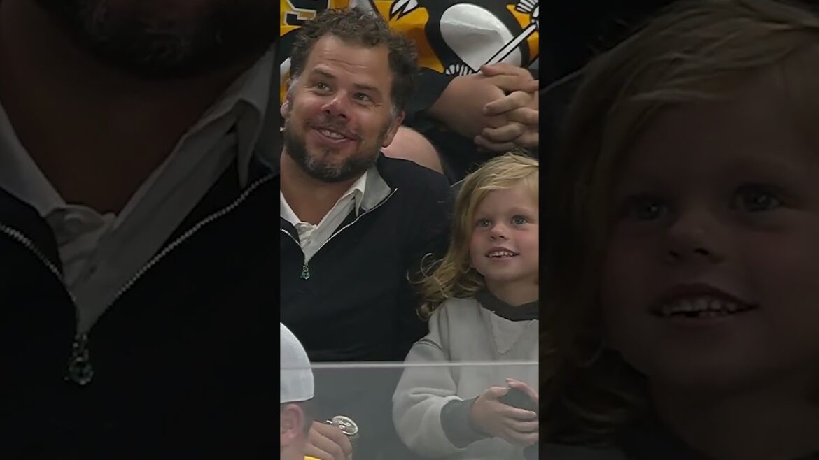 Tyler Kennedy, ex-Penguin and now baseball coach 😌⚾️