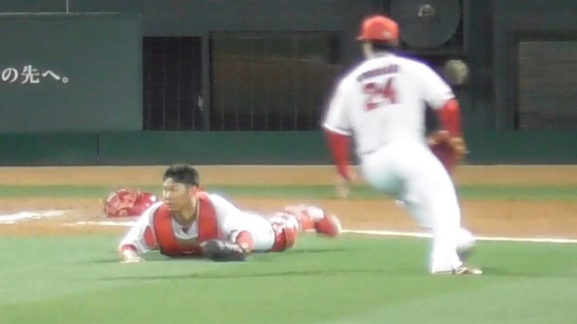 延長12回、坂倉将吾がダイビングキャッチでチャンスメイクを阻止！スーパーキャッチに沸くマツダスタジアム！2024年4月19日