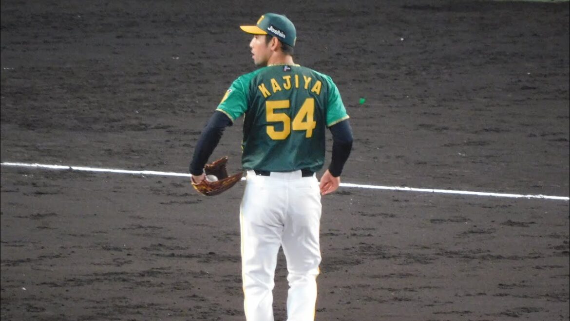 加治屋蓮 ライトスタンドの声援を受け 渾身のストレートで空振り三振 延長10回のピンチを凌ぐ 加治屋蓮 ライトスタンドの声援を受け 渾身のストレートで空振り三振 延長10回のピンチを凌ぐ