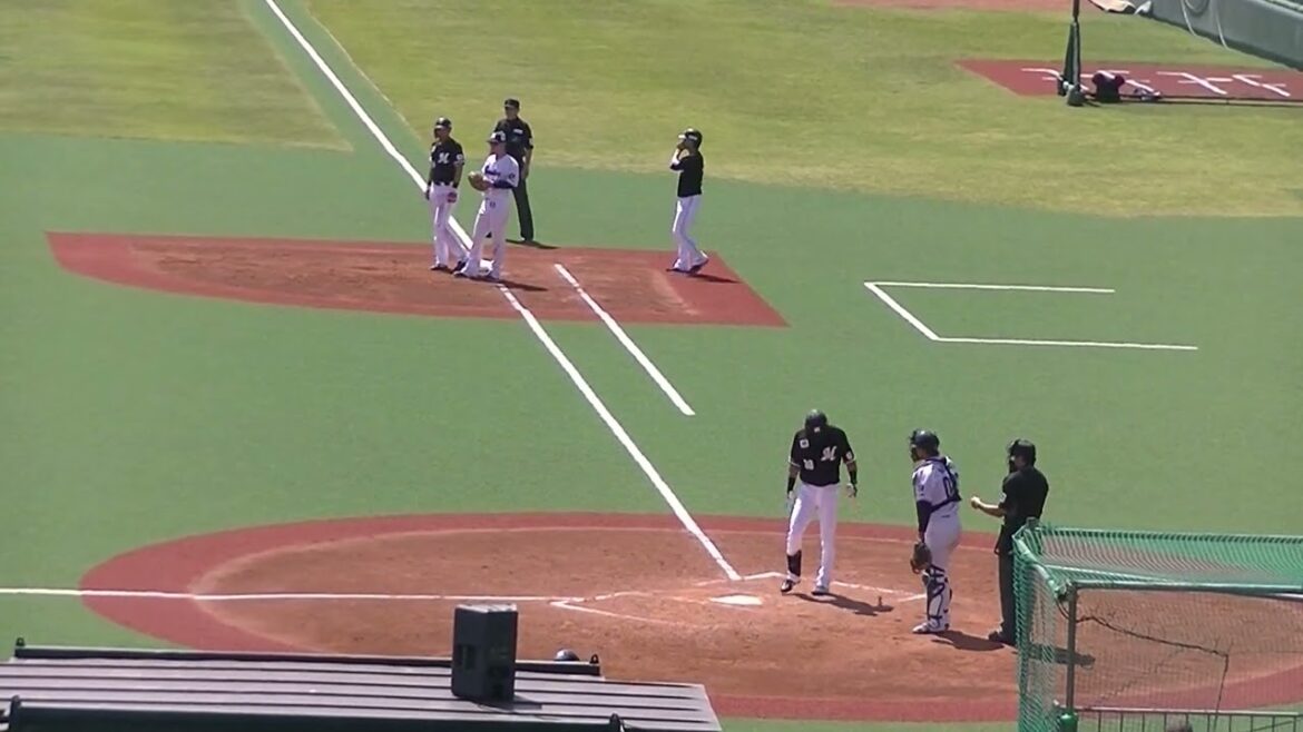 強風で逆方向にグングン伸びる髙部瑛斗の打球 二塁打となる【ヤクルトスワローズ対 千葉ロッテマリーンズ イースタン2024年4月19日】