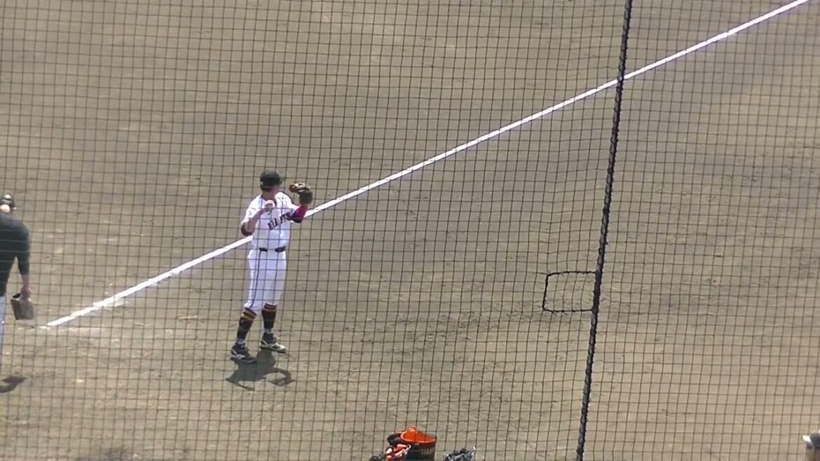 増田陸 キャッチボールを終えシートノックへ（読売ジャイアンツ対 日本ハムファイターズ 2軍戦2024年4月16日）