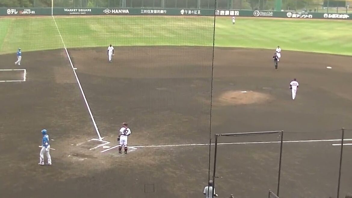 野村佑希アウトの後 清水優心がレフトへヒットを放つ（2024年4月18日  読売ジャイアンツ対 日本ハムファイターズ 2軍）