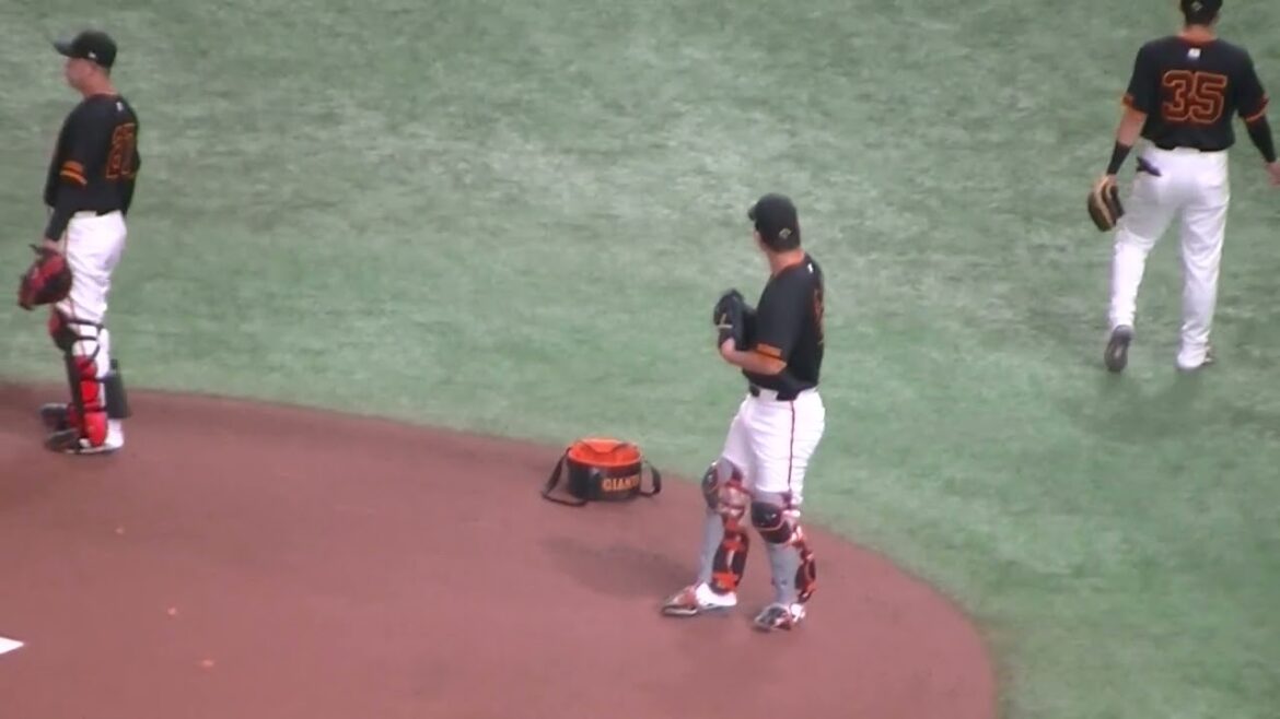 なんかすごく岸田行倫に頭下げてる小園海斗【 読売ジャイアンツ対 広島カープ2024年4月13日】