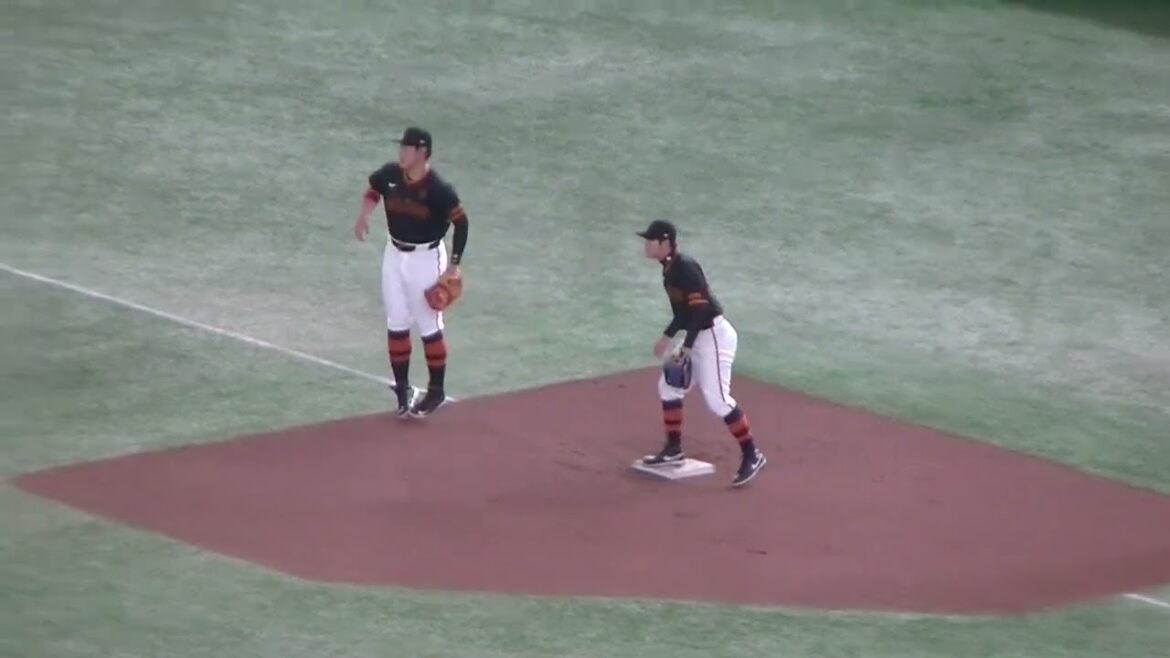 岡本和真とファーストも練習する松原聖弥【 読売ジャイアンツ対 広島カープ2024年4月13日】