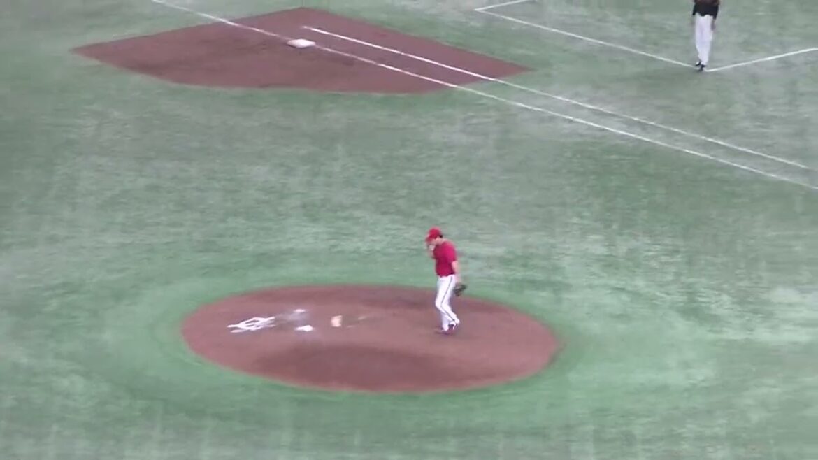 矢野雅哉がすごい！センターに抜けそうな長野久義の打球をアウトにする【 読売ジャイアンツ対 広島カープ2024年4月13日】