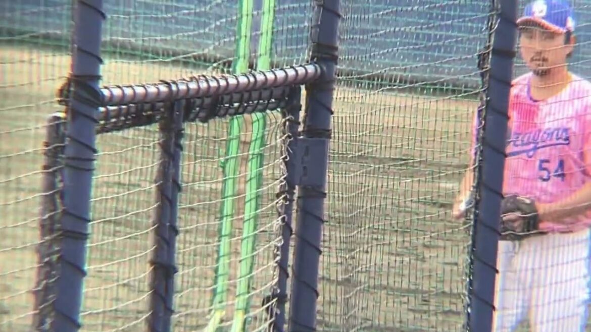 ファーム ブルペンで投球練習を行う藤嶋(2024/4/20)