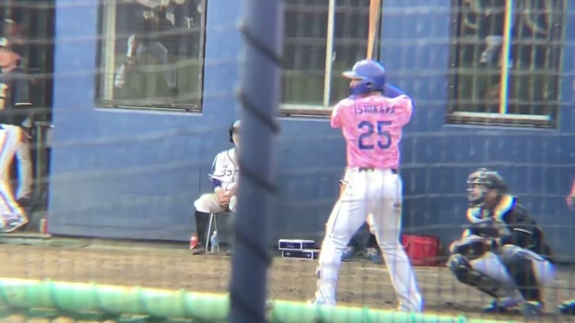 惜しくもセンターフライに倒れる石川昂弥(2024/4/20) 惜しくもセンターフライに倒れる石川昂弥(2024/4/20)