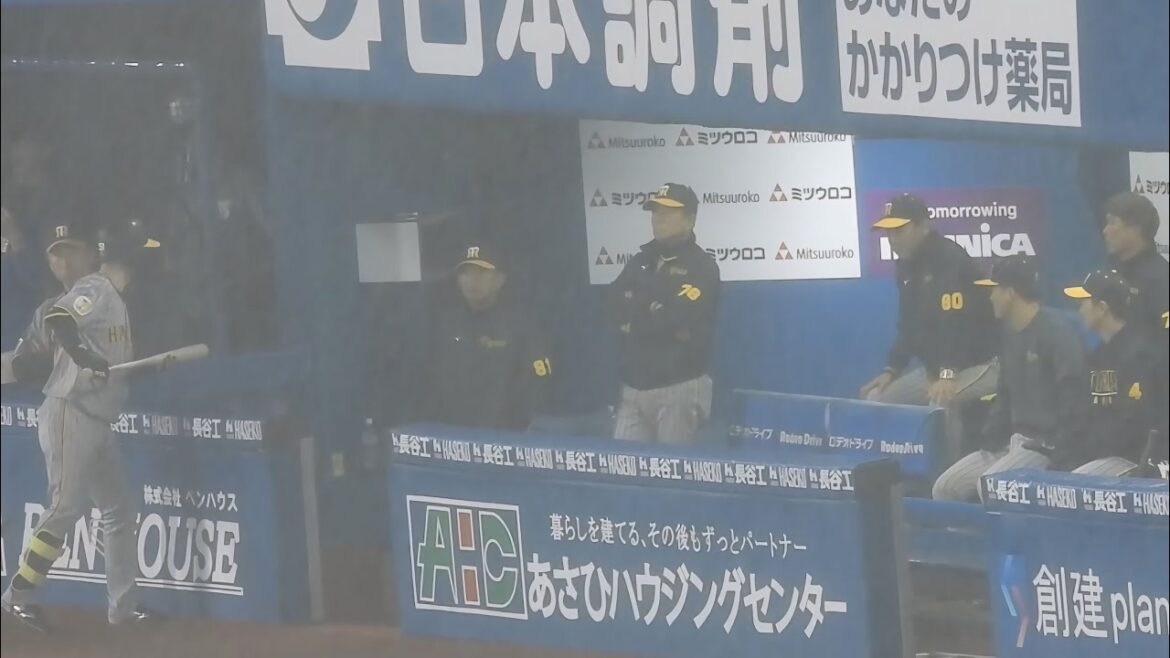 【中野ちょっと来てくれ！】制球が乱れ始めた相手投手を見て中野を呼び出しバントではなくヒッティングの指示を直接する岡田監督2024.4.24