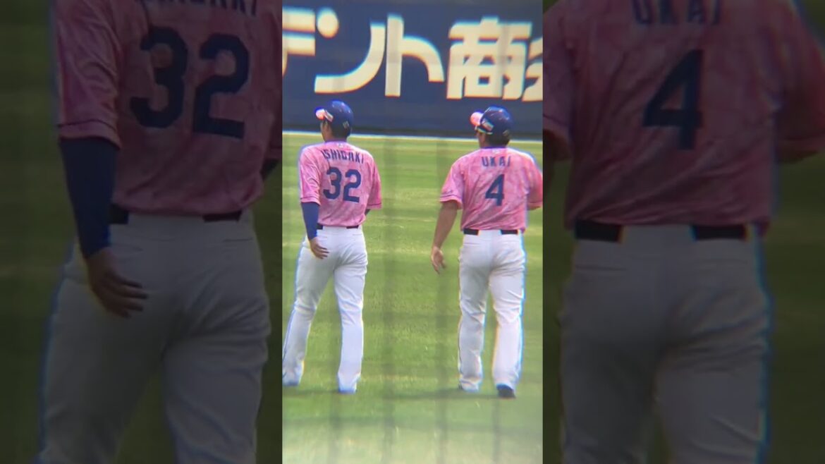 ファーム 一緒にストレッチを行う石垣&鵜飼(2024/4/20)