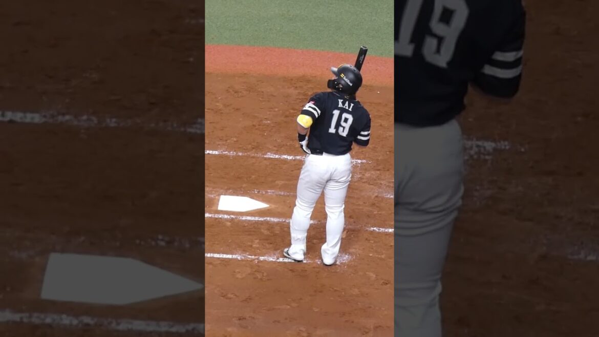 甲斐 拓也　空振りの後のリアクションがカワイイ💛　#福岡ソフトバンクホークス #shorts