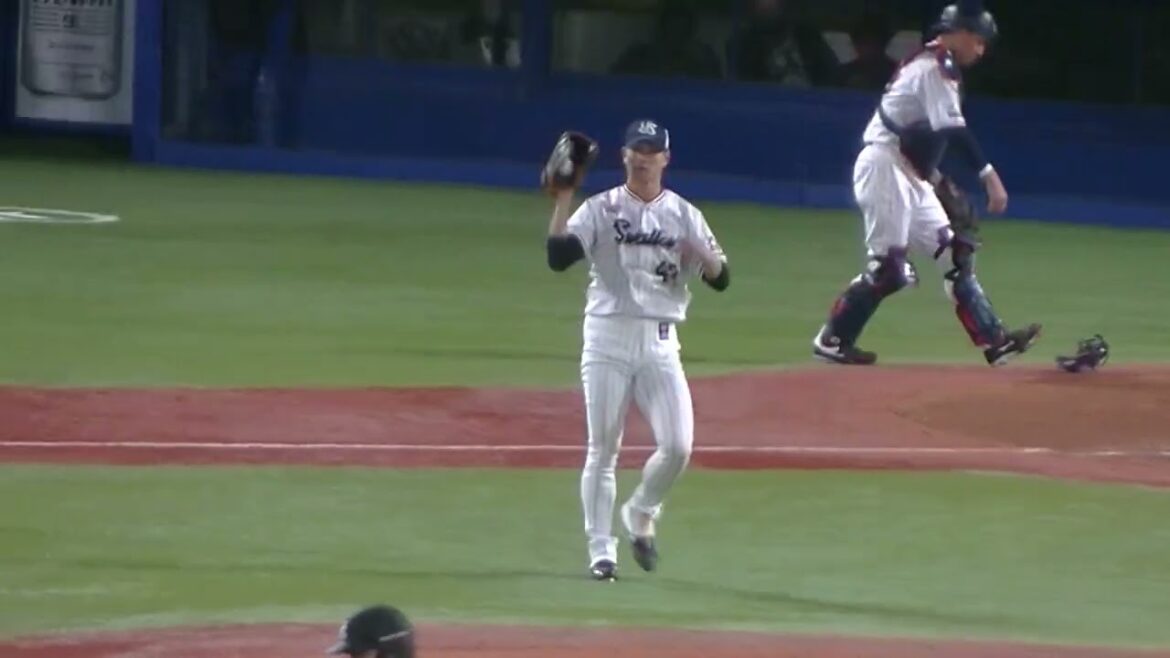 満塁のピンチで菅野智之を三振にとる高橋奎二（2024年4月11日 ヤクルトスワローズ 対 読売ジャイアンツ）