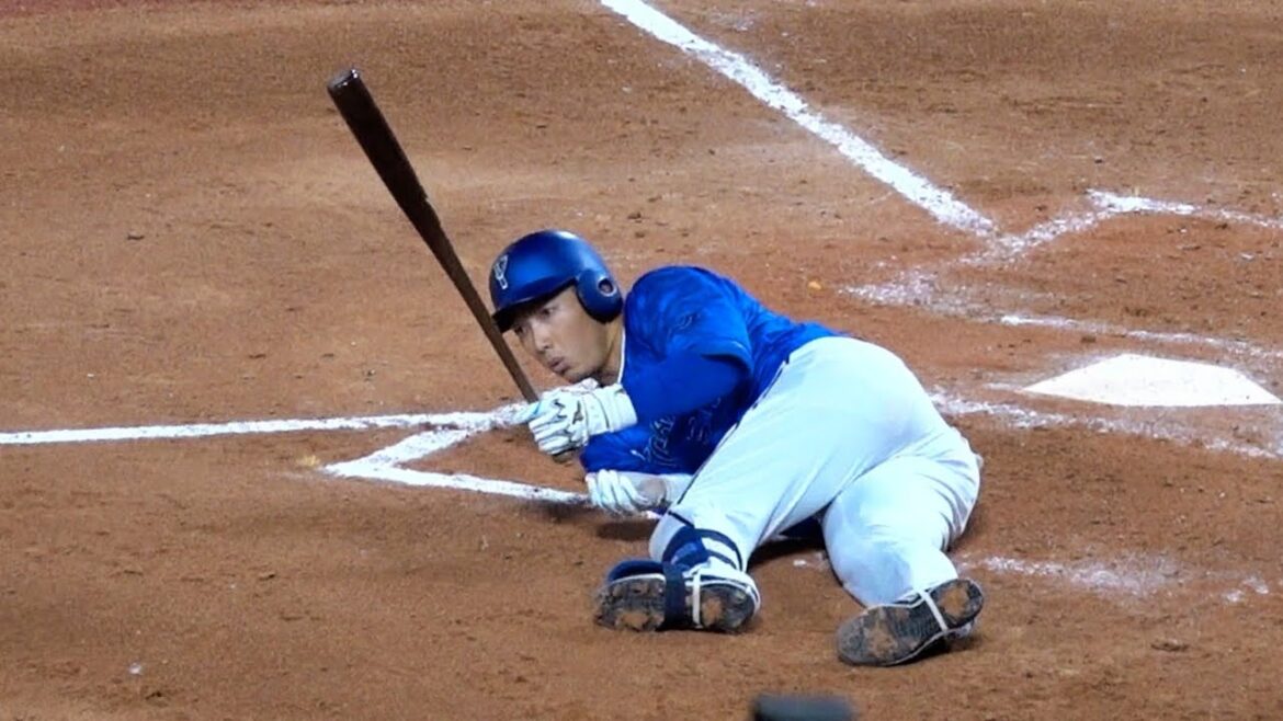 ドラフト同期の阪口からの危ない球を避けて九死に一生な山本祐大 2024/04/20 横浜DeNAベイスターズ