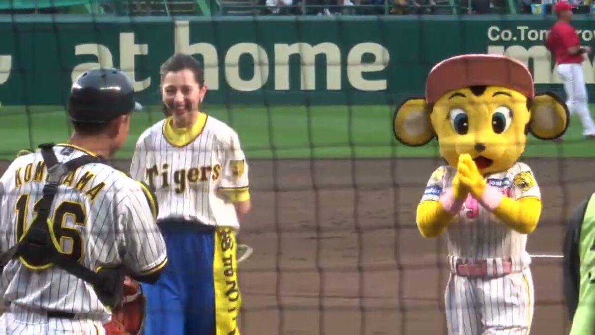 中条あやみ 始球式で「パニック」