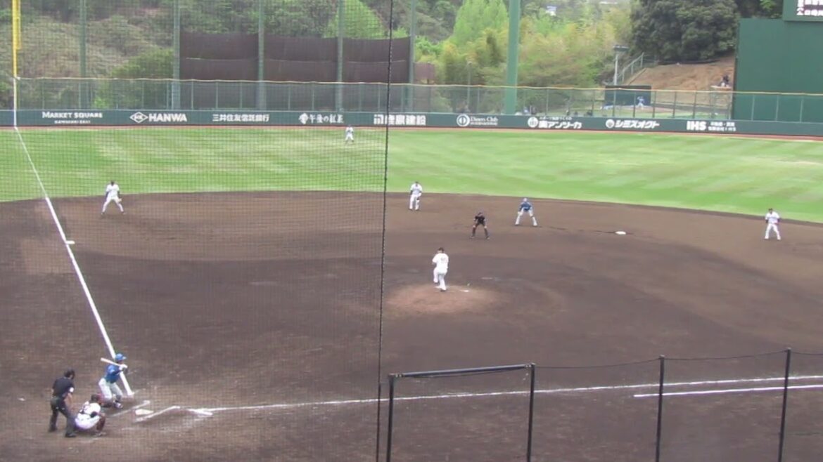 京本眞〜今川優馬を打ち取り勝利のハイタッチ＜読売ジャイアンツ 対 日本ハムファイターズ 2024年4月18日＞