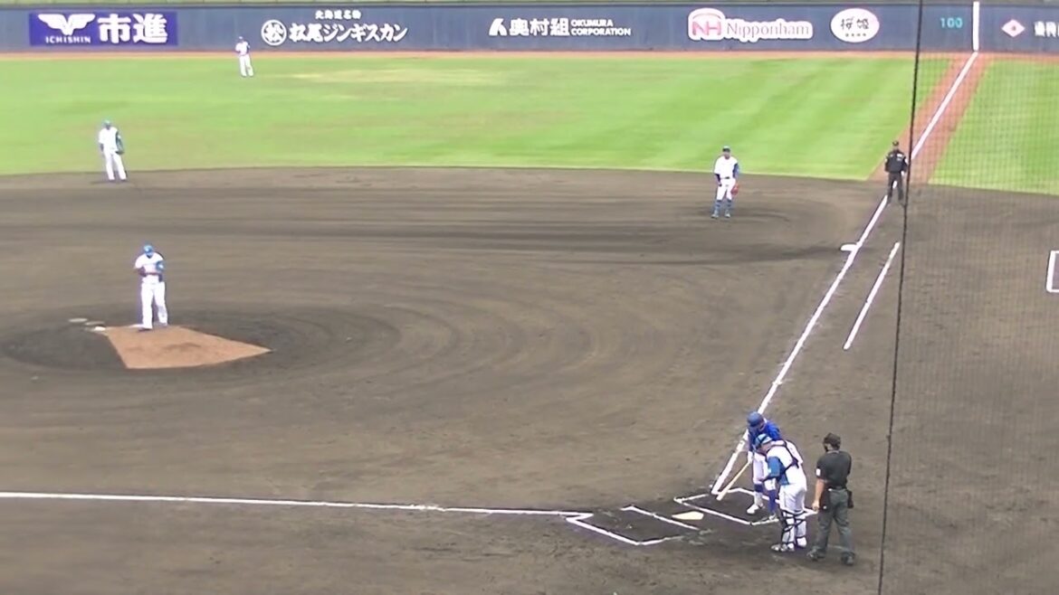 森敬斗をレフトフライに打ち取る鍵谷陽平（2024年4月23日 日本ハムファイターズ対 横浜DeNAベイスターズ 2軍）