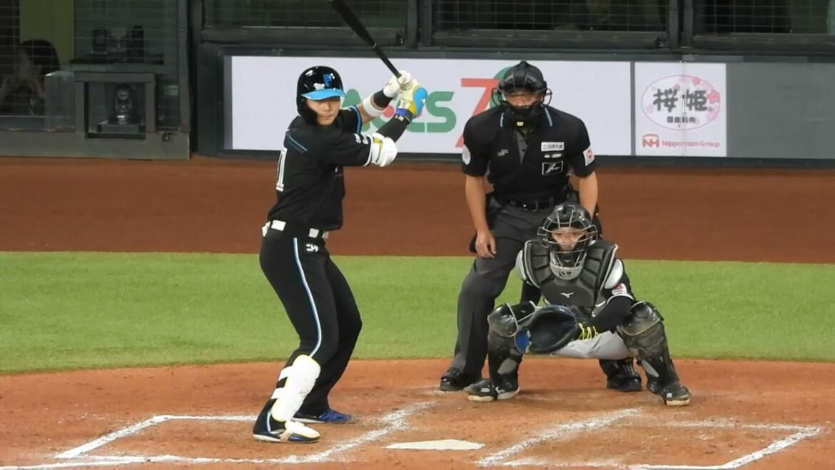 "股間タッチ"マルティネスが積極走塁でホームに突っ込むもリクエスト判定でアウトになる　エスコンフィールド北海道日本ハム対ロッテ