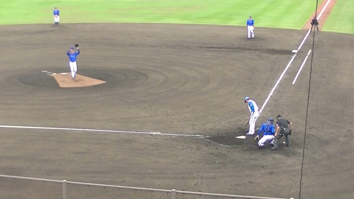 古川裕大センターへツーベースヒットを放つ（2024年4月23日 日本ハムファイターズ対 横浜DeNAベイスターズ 2軍）