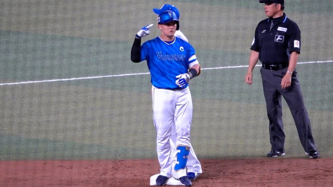 【5打点目】チーム12得点目となる牧秀悟の2点タイムリーツーベースで決めポーズ！2024/05/01 横浜DeNAベイスターズ