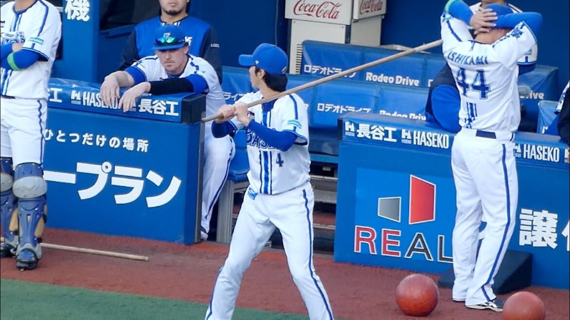 石上くんを撮影していたら長い棒を持った度会くんが視界に【横浜DeNAベイスターズ 2024/3/29】