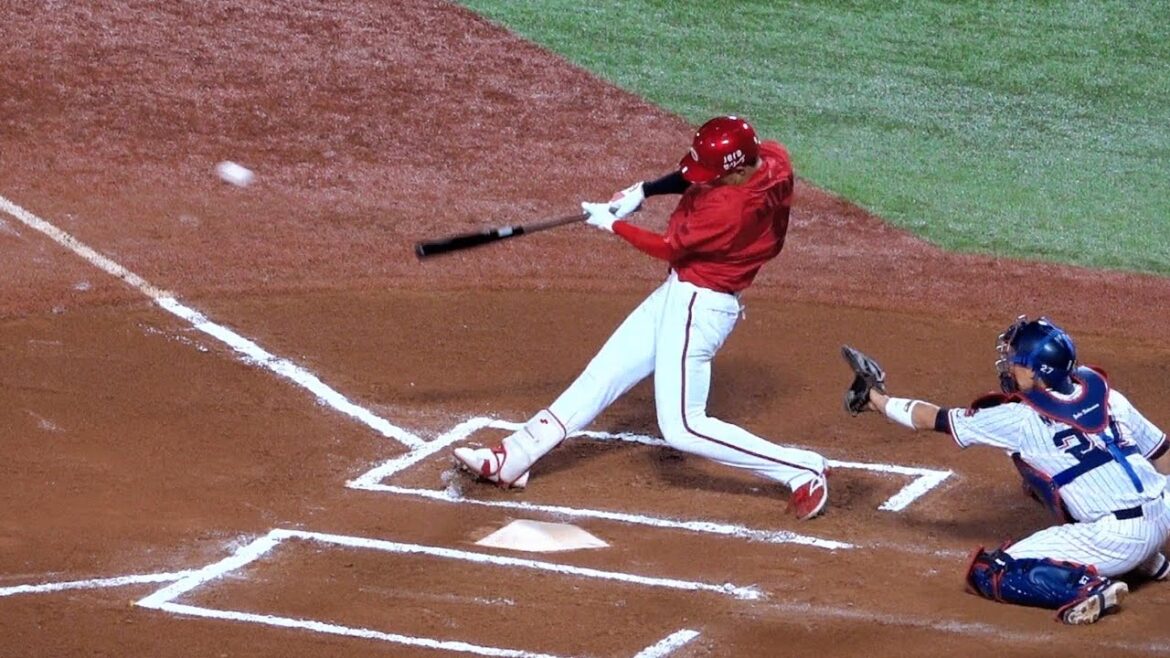 遂にカープ逆転！代打・秋山翔吾の勝ち越しタイムリーヒット！痛烈な打球がセンターへ！宮島さん大合唱のレフトビジター席！2024/04/25 広島東洋カープ