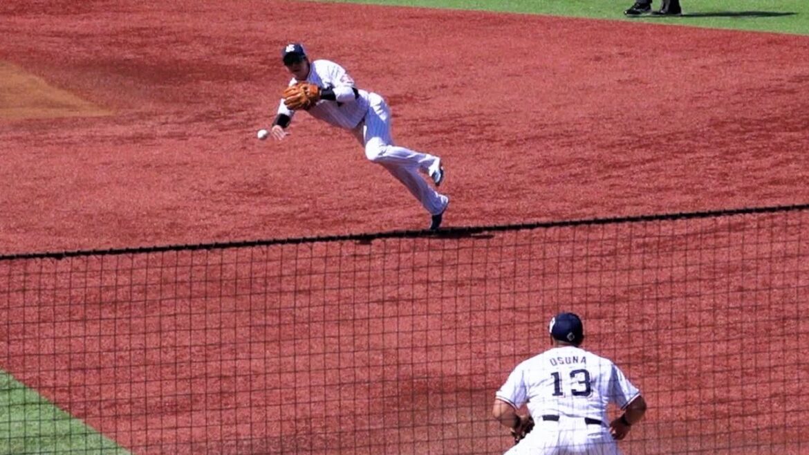 山田哲人のファインプレー！小川泰弘に打球が当たるも無事に戻って来る！東京ヤクルトスワローズ 2024/05/03
