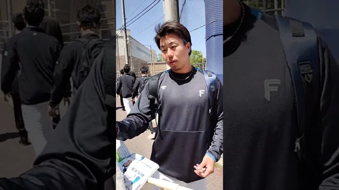 【FIGHTERS】 #齊藤伸治 投手 背番号115のファンサービス #shorts #北海道日本ハムファイターズ #fighters #プロ野球 #サイン会