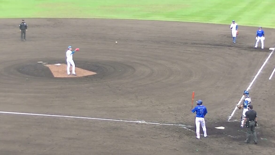 松尾汐恩をセカンドゴロに打ち取る宮西尚生（2024年4月23日 日本ハムファイターズ対 横浜DeNAベイスターズ 2軍）