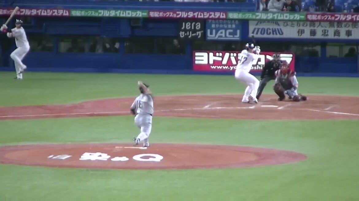 菅野智之〜高橋奎二の打球スパイクで止めようとして逆にヒットになってしまう（2024年4月11日 ヤクルトスワローズ 対 読売ジャイアンツ）