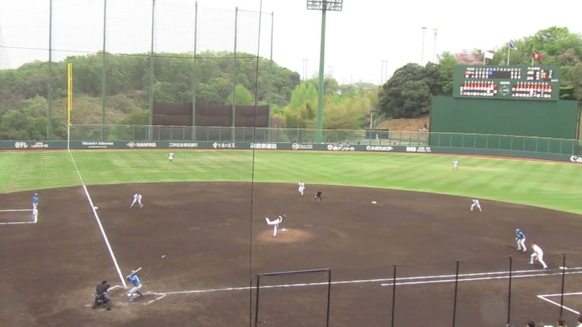 阿部和広をサードフライに打ち取る直江大輔＜読売ジャイアンツ 対 日本ハムファイターズ 2024年4月18日＞